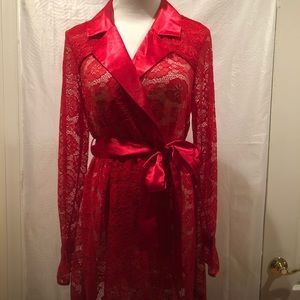 Betsey Johnson satin and lace red robe S